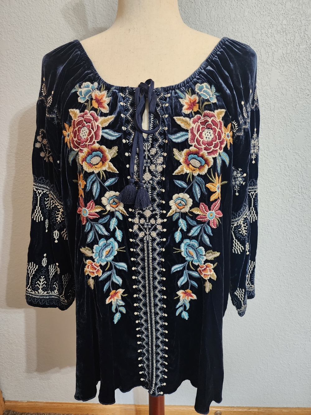 Like New Johnny Was Navy Velvet Floral Embroidered Tunic